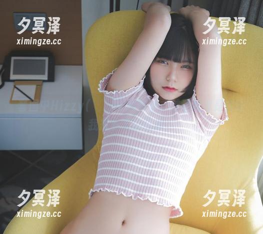 套图中Hizzy(히지)的连体衣，越看越像是会让我想多了的资源。