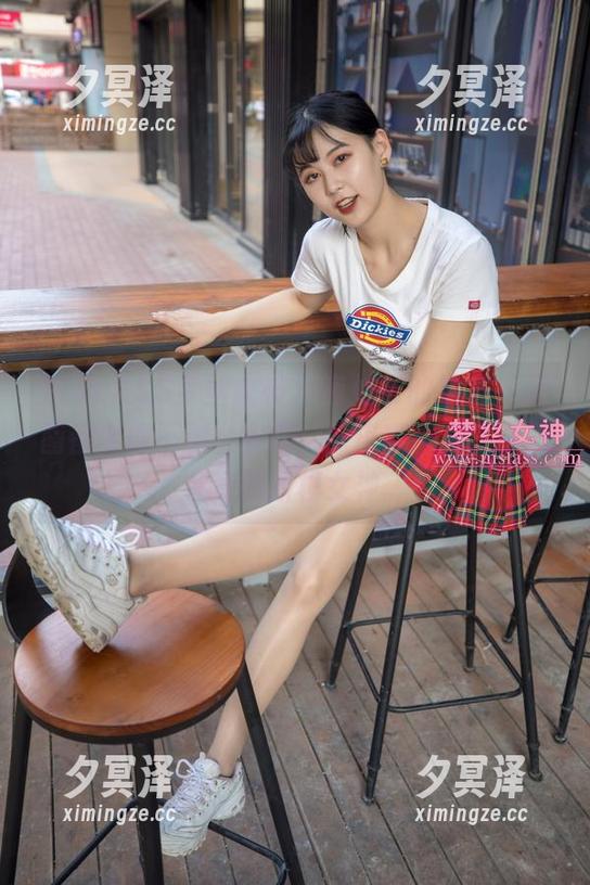 MSLASS梦丝女神 - 有她在的地方，美图都变得不那么牢靠，张琪瑛，在线画风突变的新模女神。