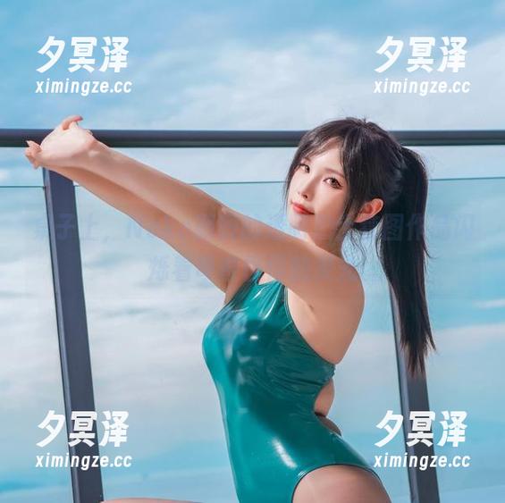 Neko薇薇 桌子上,Neko薇薇的透明护士套图作品闪烁着奇奇怪怪的灵光