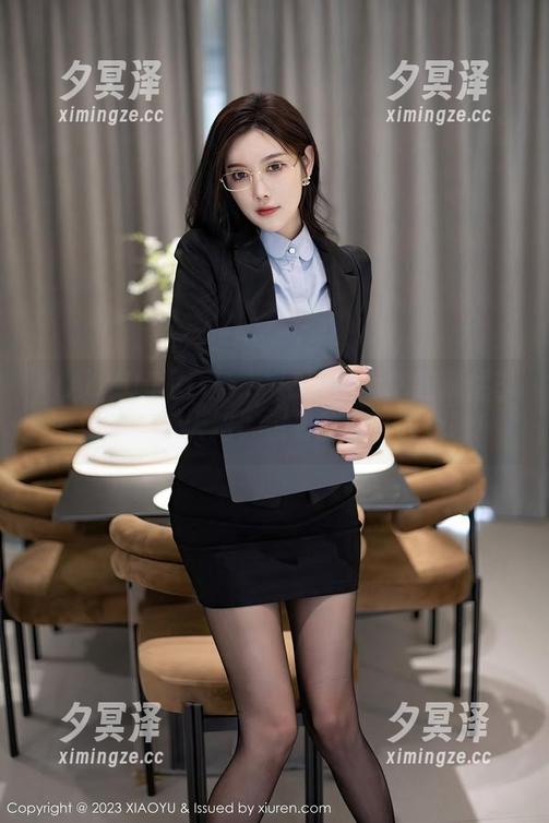 XIAOYU语画界-李丽莎 XIAOYU语画界 - 一副眼镜竟然能藏住李丽莎的网盘大招,想看的自己去找吧!