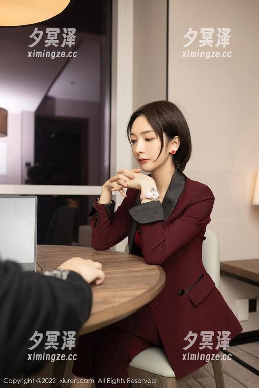Xiuren秀人网-兔子NINA Xiuren秀人网 - 兔子NINA在家其实很Low:我靠这一点私房合集就成网红了