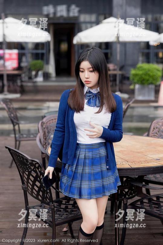 Xiuren秀人网-白白Alina Xiuren秀人网 - 全套厨娘来咯!白白Alina是这道菜的最佳调味品!