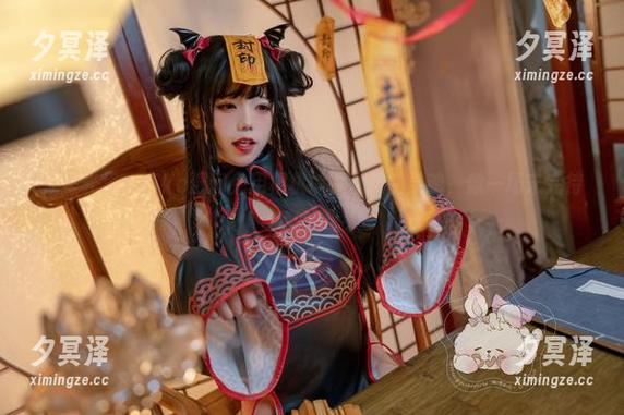 无圣光里，Yiko湿润兔用相机捕捉女孩的灵魂，像一场未完待续的梦。