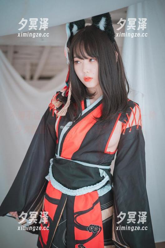 不得不说，Zia(지아)的花嫁cos透着一种少女的情愫，让人忍不住想细细品味。