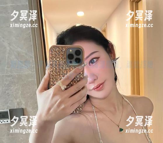 微密圈 - 不爱笑的赛琳网袜高清图集，谁能拒绝这样的诱惑？