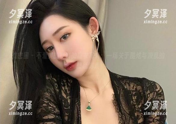 微密圈 - 不爱笑的赛琳的皮衣写真：一场关于酷炫与凌乱的壁纸游戏
