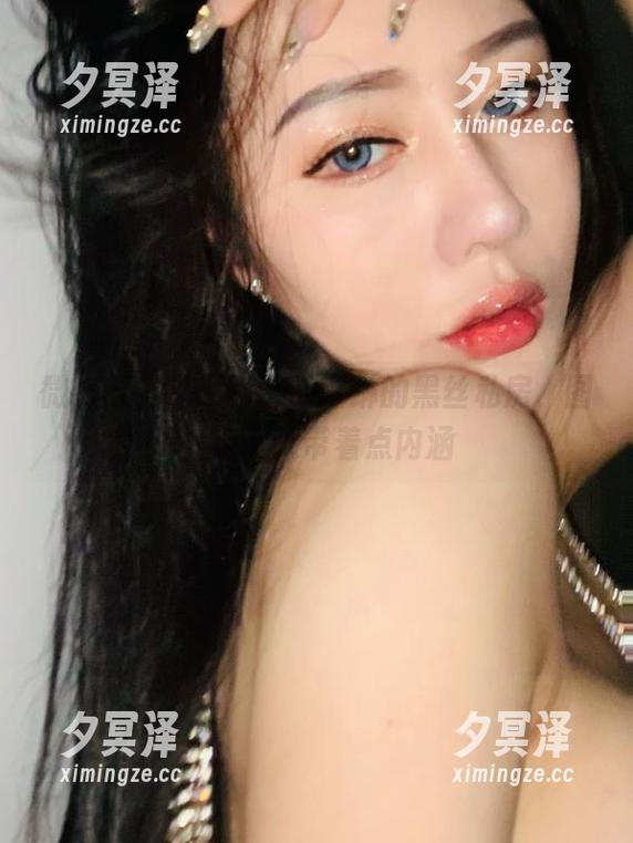 微密圈 - 在不爱笑的赛琳的黑丝私房，图片抢眼又带着点内涵