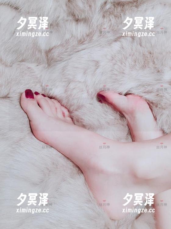 丝月神 微密圈 - “丝月神”出新卷!白色绫丝过膝,合集里的小确幸惹人惦记