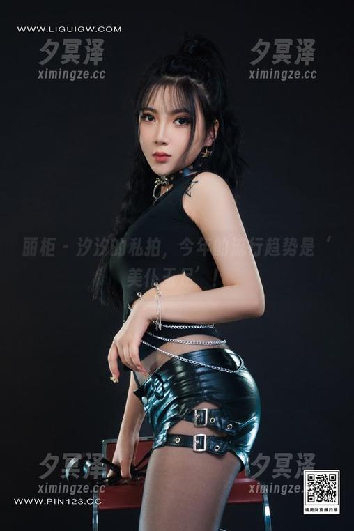 丽柜 - 汐汐的私拍，今年的流行趋势是‘美仆玉足’！