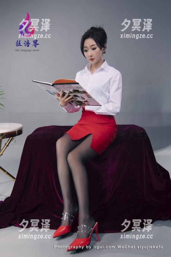 丽柜ligui - 看！蕊蕊的死库水套图，穿着泳装的她为什么似乎在思考人生？