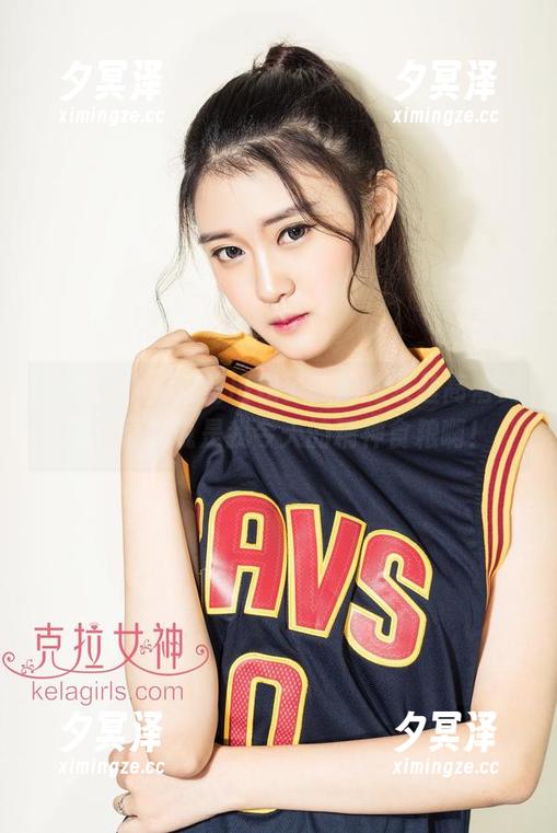 克拉女神 - 佳莹出现了，她的灰丝高清美图，可以说是我今天的精神食粮啊！