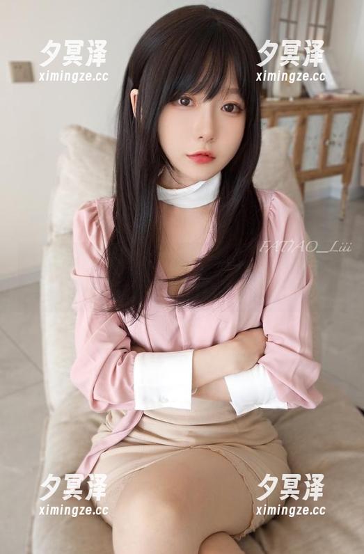豹纹睡衣姿态，发条少女yoki的图库，难以想象的放松