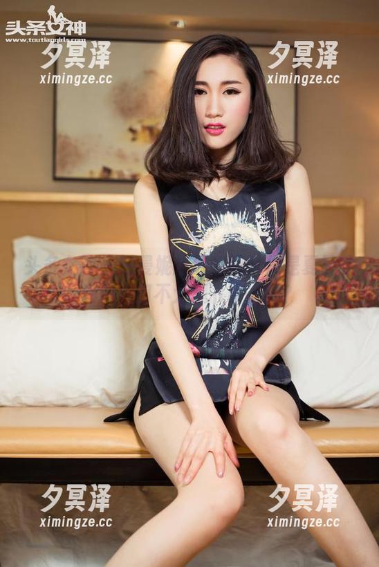 头条女神 - 杨曼妮的泳装图片像是夏日的清风，何不大胆下载一试？