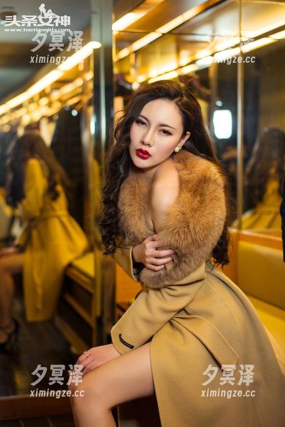 头条女神-火儿 头条女神 - 火儿在这件睡衣里太可爱了,在线让人捉急的不止是照片!