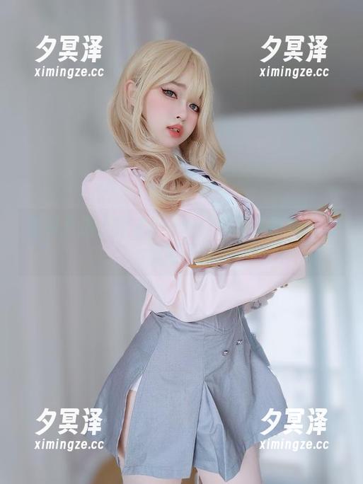 当修女遇上女主K——一组写真图片让人欲罢不能