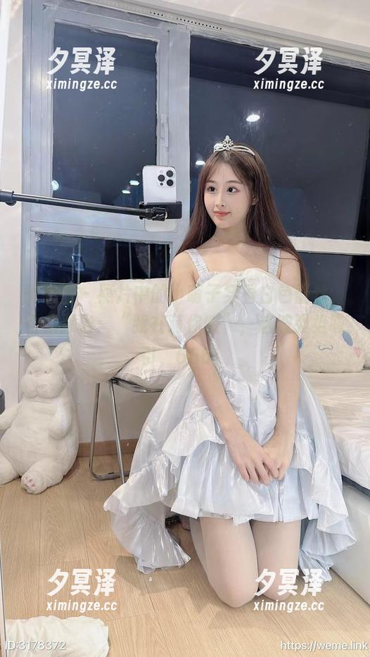 小萌子 微密圈 - 照片中的小萌子穿着白色蕾丝,合集预告:“我在萌你哦”,这波强势吸引,666!