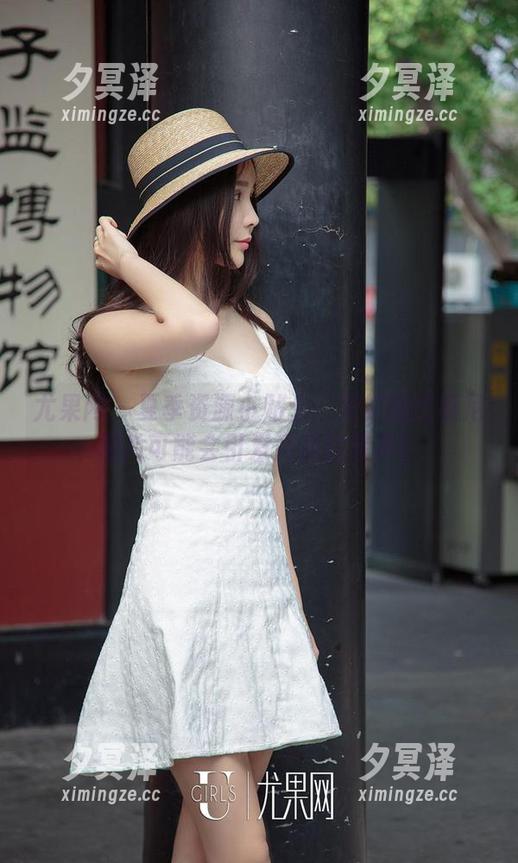 尤果网 - 夏季资源小贴士：笑笑的比基尼图片可能会引发强烈的笑声！