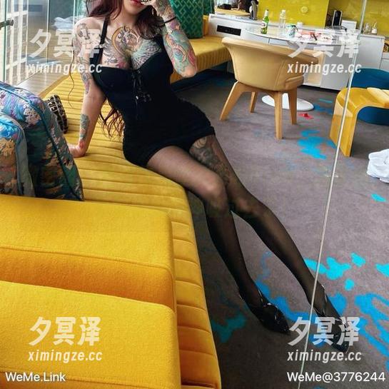 微密圈 - 黑白作品里的希希Gina，感觉我快被她的眼神吸过去了！
