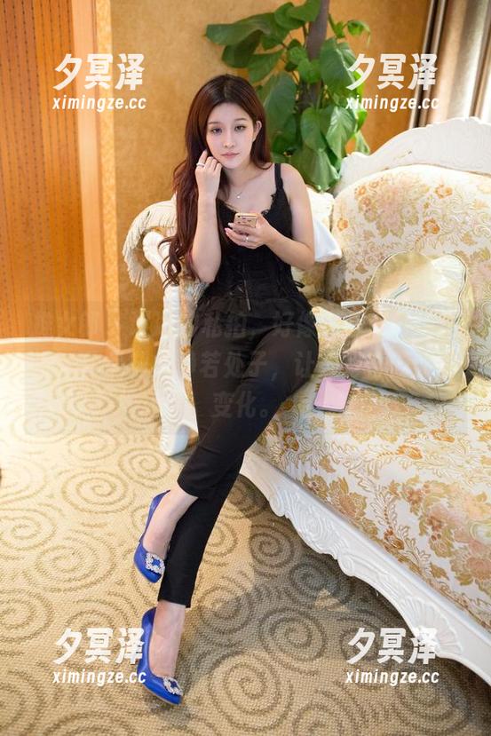 推女郎 - 谭冰的私拍，好像在卷起一道风潮，作品却又静若处子，让人好奇内部的变化。