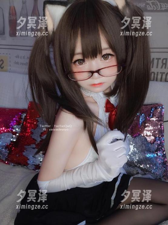 无法拒绝的诱惑：摇摇乐yoyo精选学妹的五指袜+肉丝袜