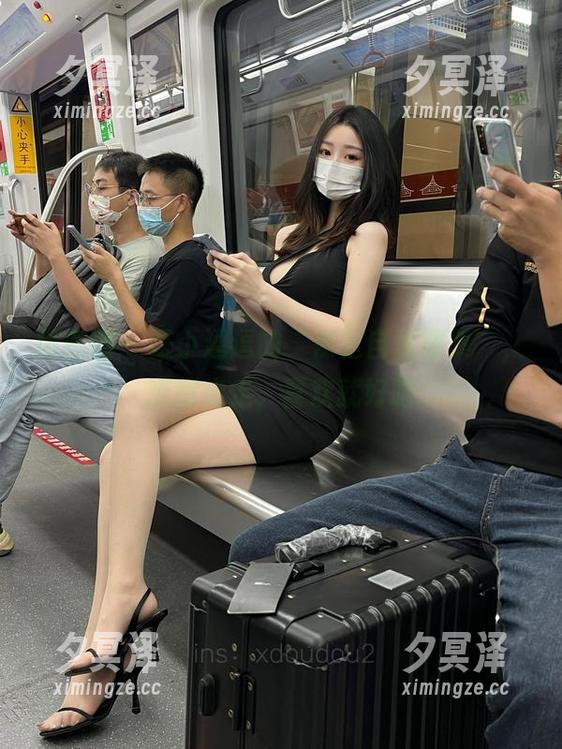 微密圈 - 是小逗逗的“裸足自由图集”，随意走走，喜欢就好啦