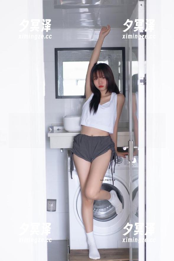 精选柒柒要乖哦清凉夏日写真，无法忽视她的逗趣姿态，真该拍个“逗比”特辑！