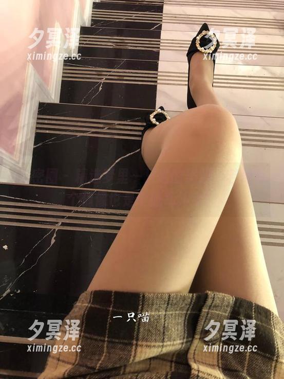 微密圈 - 精选梦里一只喵的美脚，若是有个偶像也是个概率斗牛！