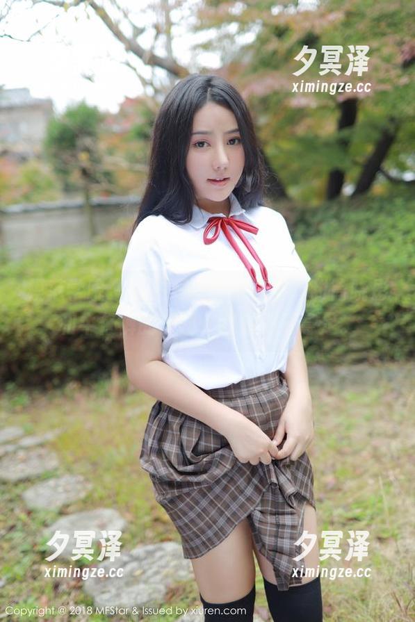 模范学院 - 人生啊，原来只要有甜筒晓彤和牛仔裤的美图，我就心满意足。