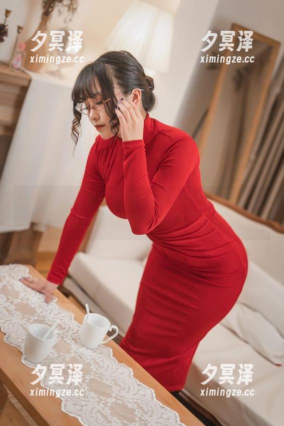 洛璃LoLiSAMA 私拍美图大赏:洛璃LoLiSAMA化身南丁格尔,结果我的眼睛都停不下来了。