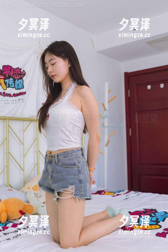 物恋传媒 - 佳琪的长腿照片合集：忽然觉得腿一直是个灵魂画手
