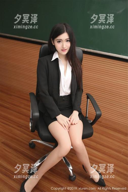 秀人网-伊诺 秀人网 - 伊诺的天台无圣光写真:不小心又给我的灵魂打了个酱油!