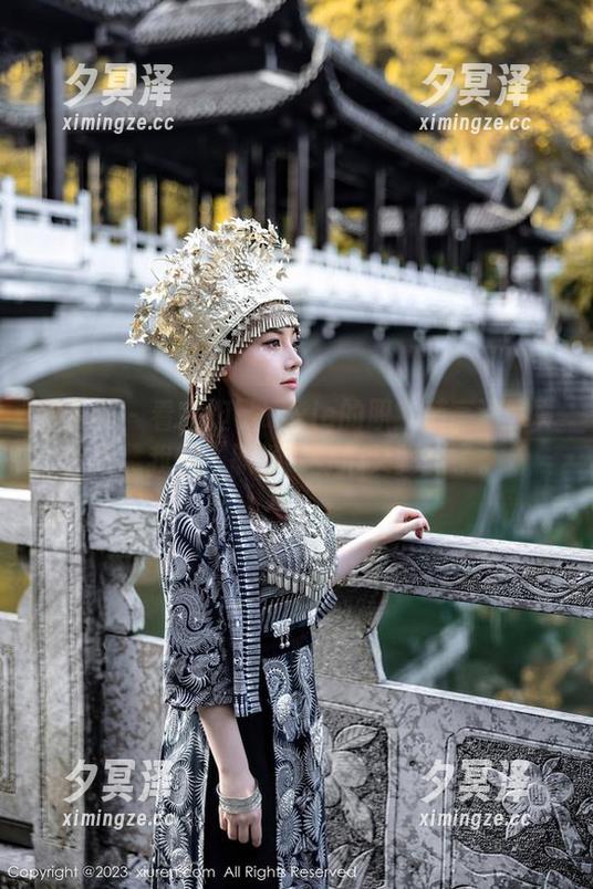 秀人网-妲己toxic 秀人网 - 看完妲己toxic的职业装高清写真集,我的“职场”野心又膨胀了。