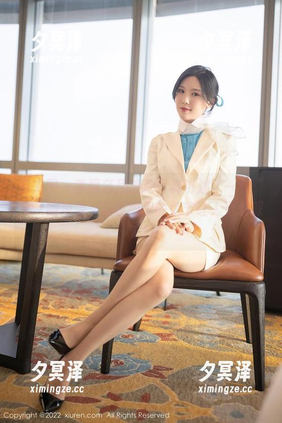 秀人网-李丽莎 秀人网 - 李丽莎用泳池写真讲述了一个“水”的浪漫,但原图里的细节让人更想深入?