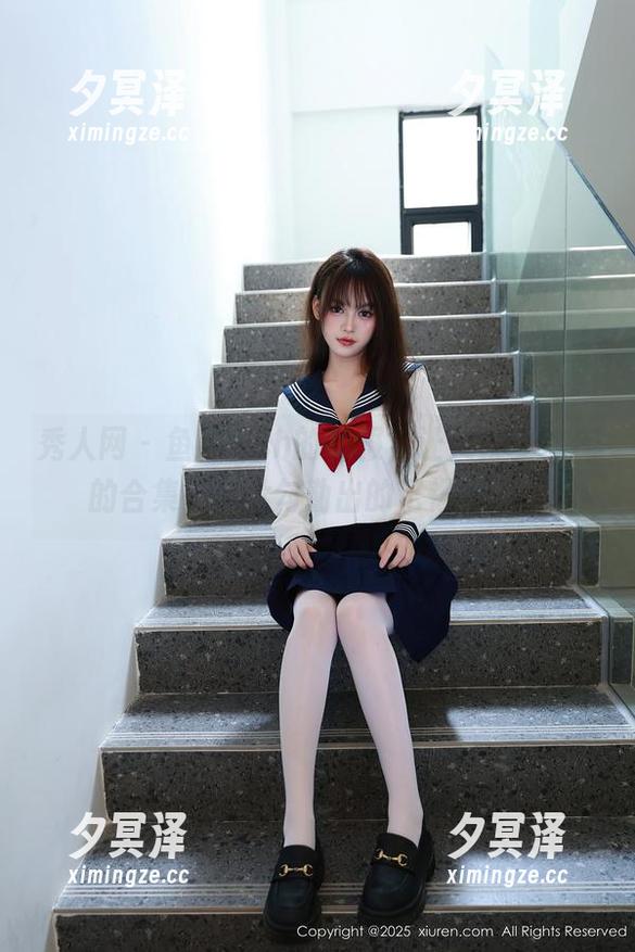 秀人网-鱼尾fish 秀人网 - 鱼尾fish的制服,让人反复流连的合集,图片勾勒出的记忆线索。