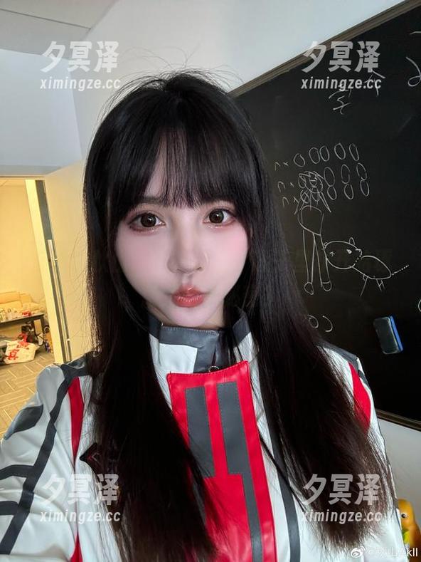 在线追秋山AkI的狂三，肚子里却开始琢磨她的小秘密？