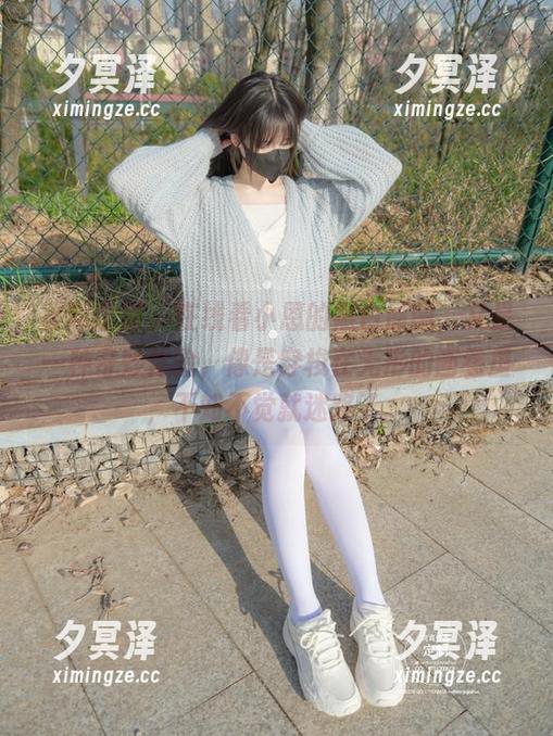 紧急企划 - 在线看小恩的黑白原图，又是一种奇妙体验，像是穿梭在无形的画卷里，不知不觉就迷路了。