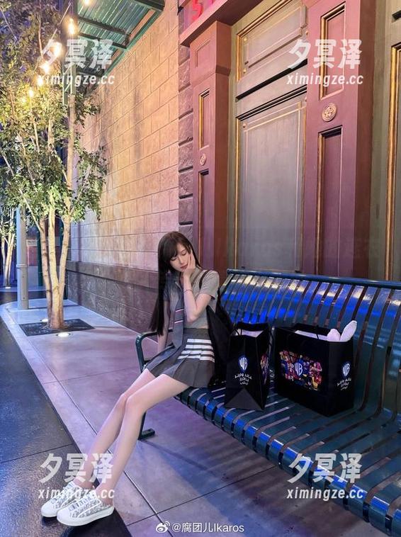 腐团儿Ikaros 像风一样自由,腐团儿Ikaros和她的连衣裙,图片传达的情绪太微妙。