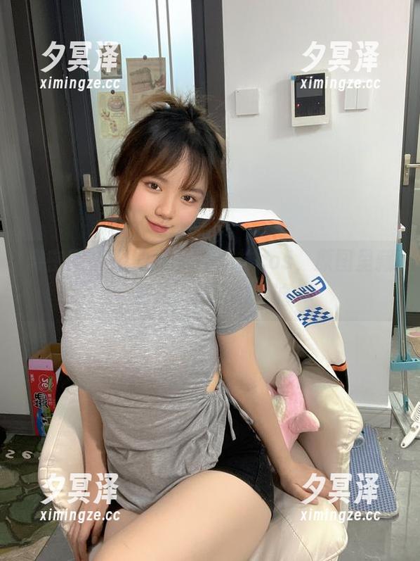 葱油饼er 微密圈 - 葱油饼er的元神cos,原图里藏着一丝温柔的戏谑