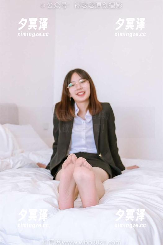 袜啵啵 - 小甜豆的白丝写真，拍得真是让人欲罢不能啊！