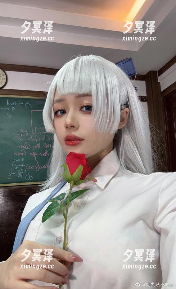 阿九从不咕咕 无圣光的美图,阿九从不咕咕的卯月桃子,似乎在说:别太认真。