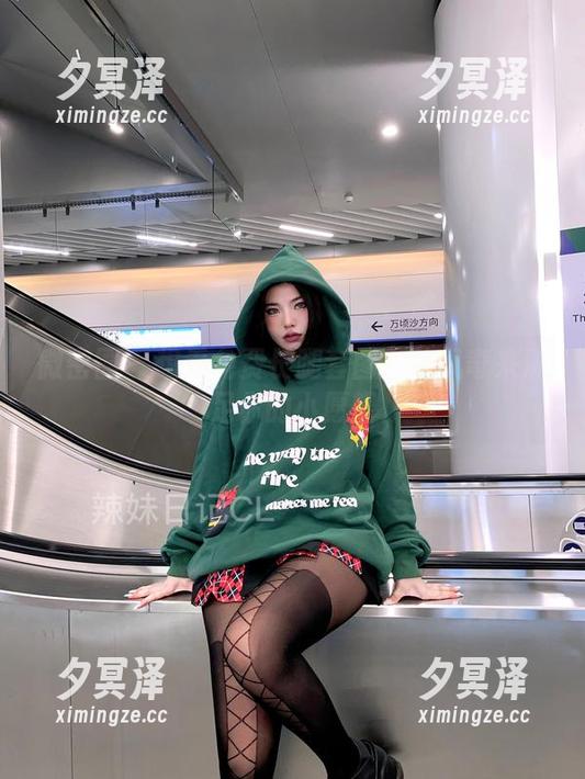 微密圈 - 想看免费长腿套图？陈佩奇来满足你的小愿望