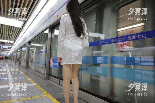 魔镜街拍-婷婷 魔镜街拍 - 婷婷的图包:黑丝OL日常,办公室的小秘技